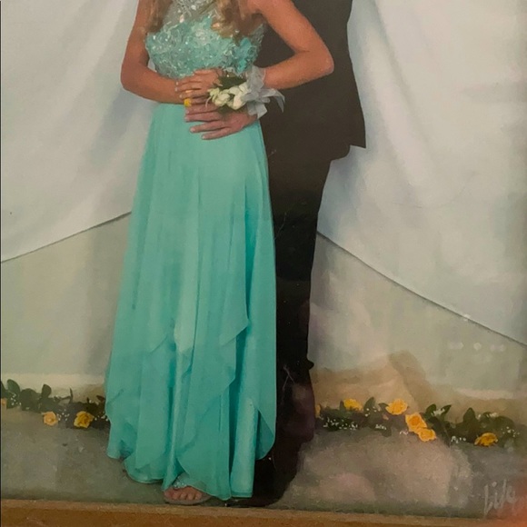 Formal green gown w/ protective bag - Picture 1 of 10